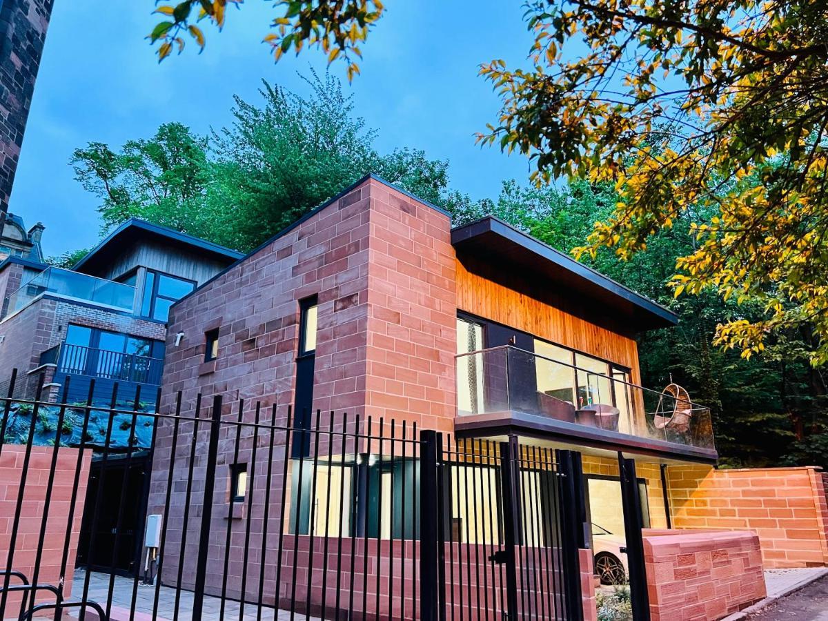 הוילה Designer House - University Of Glasgow / Central Glasgow 'Hillhead' West End G12 - Luxurious & Contemporary Detached House / Terrace / Garden / 'Electric Car Charging' Garage Parking מראה חיצוני תמונה