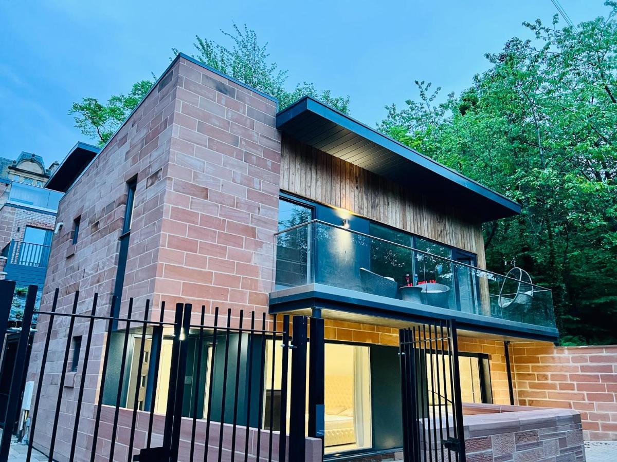 הוילה Designer House - University Of Glasgow / Central Glasgow 'Hillhead' West End G12 - Luxurious & Contemporary Detached House / Terrace / Garden / 'Electric Car Charging' Garage Parking מראה חיצוני תמונה