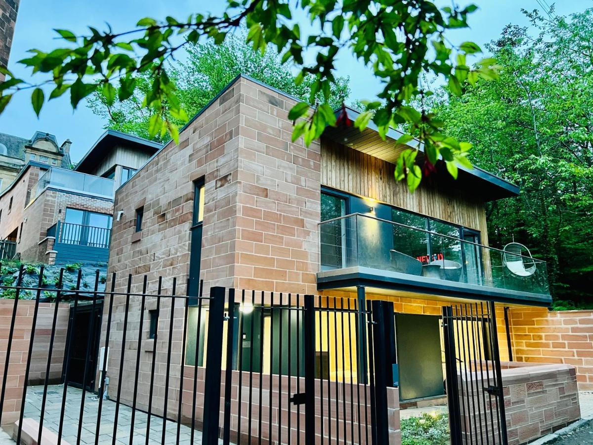 הוילה Designer House - University Of Glasgow / Central Glasgow 'Hillhead' West End G12 - Luxurious & Contemporary Detached House / Terrace / Garden / 'Electric Car Charging' Garage Parking מראה חיצוני תמונה